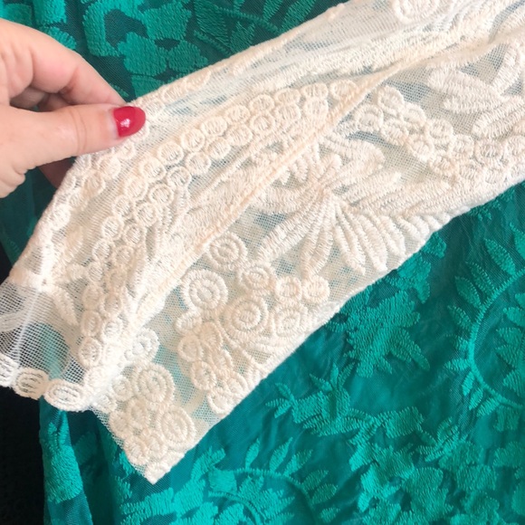 3 beautiful XL lace blouses- for the lace lover - Picture 7 of 7